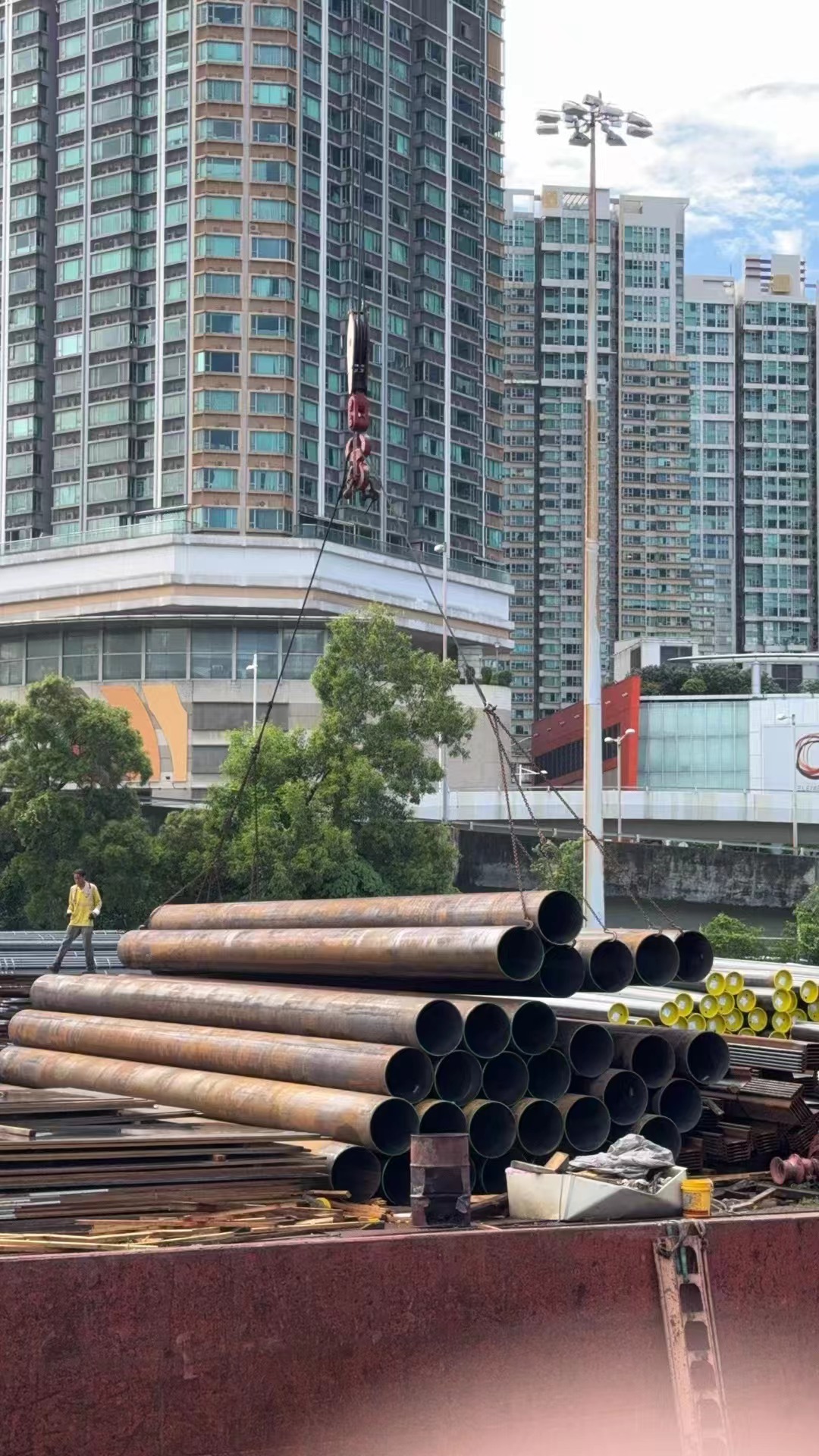 南沙货物码头直达香港油麻地钢材海运物流专线 时效快图片